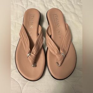 Italian Shoemakers Flip Flops NWOT